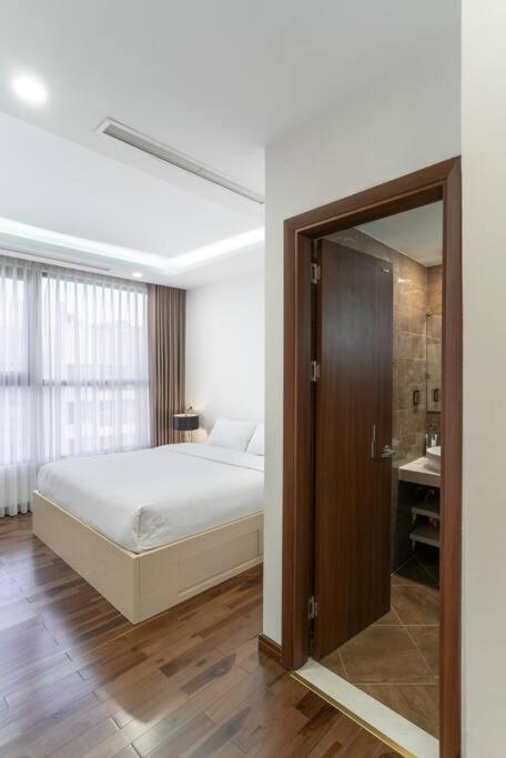 4-bedroom @ Vinhomes Times Apartment *